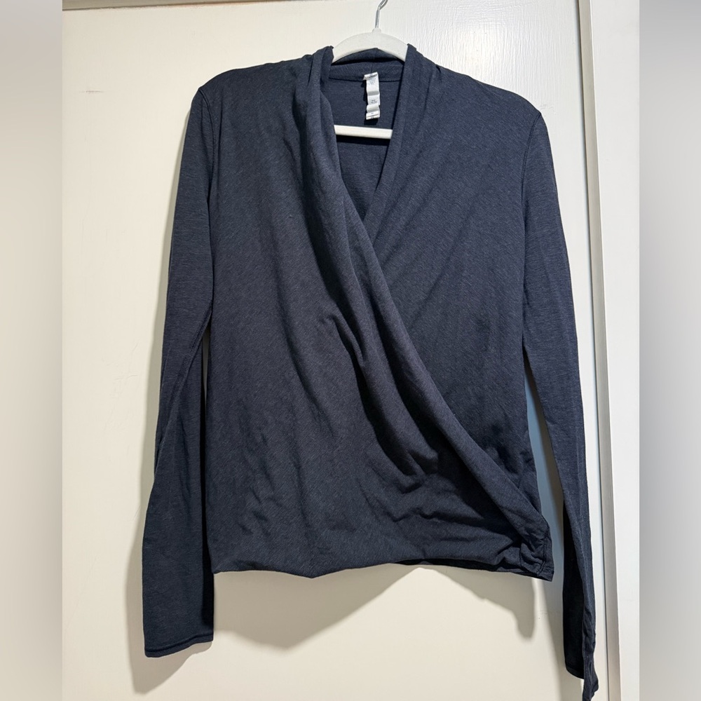 Lululemon Radiant Long Sleeve | Heathered Black | Size 6 | EUC - Picture 11 of 15